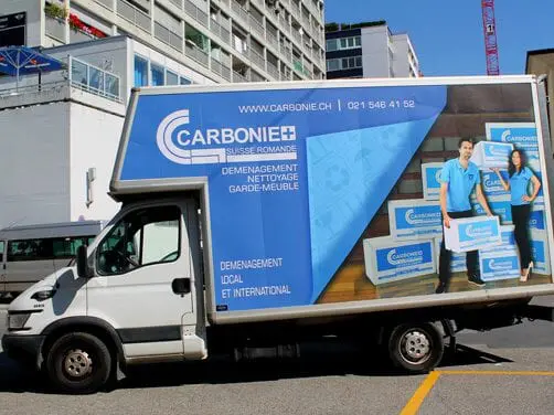 Camion de déménagement en plein chargement à Yverdon